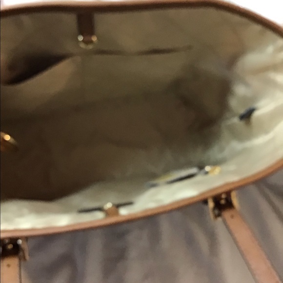 Michael Kors tote and wallet - Picture 3 of 5